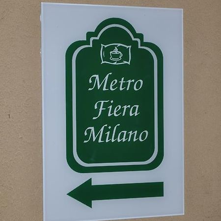 Affittacamere Metro Fiera Pero Eksteriør bilde